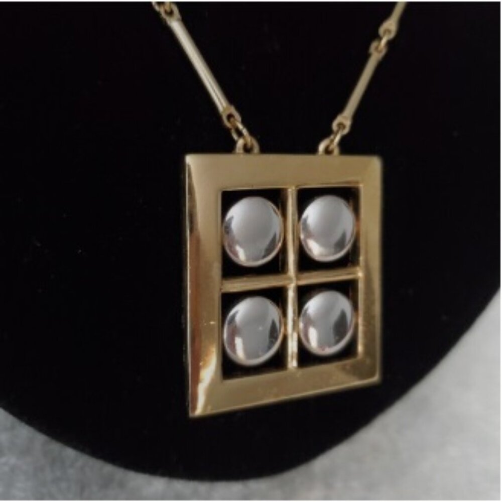 ARTISTRY Elegant Gold & Silver Necklace w Geometric Pendant  Minimalist Design